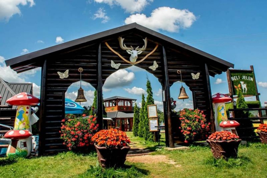 Dečji Park   BELI JELEN